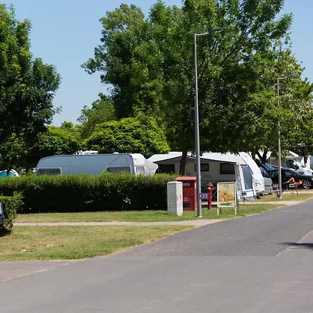 Aranypart & Kamp alanı Siofok