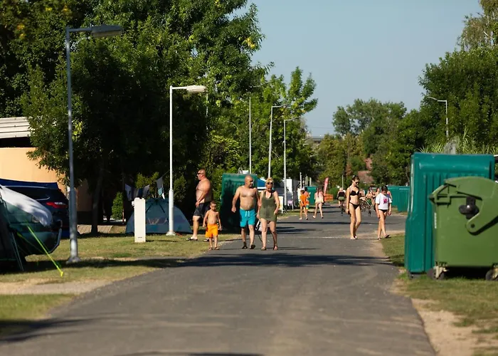 Aranypart & Campsite 2*
