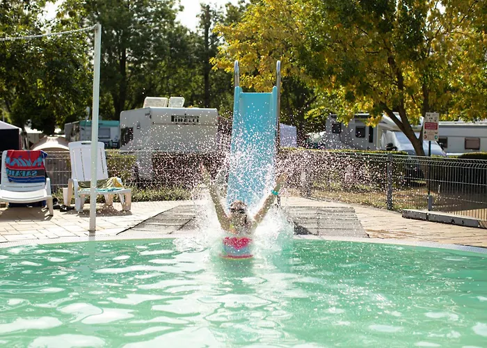 אתר קמפינג Aranypart & 2*