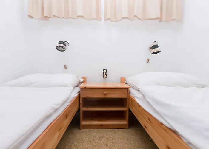 Aranypart & אתר קמפינג 2*